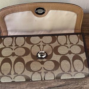 Wallet coach used  once 16% discount